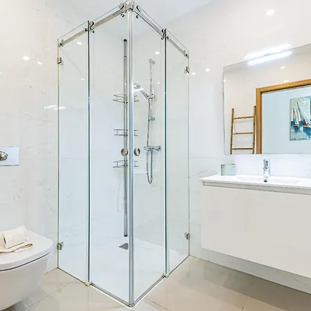 Adega Deluxe 2 Bed Pool And Gym