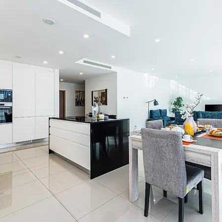 Adega Deluxe 2 Bed Pool And Gym Lagos