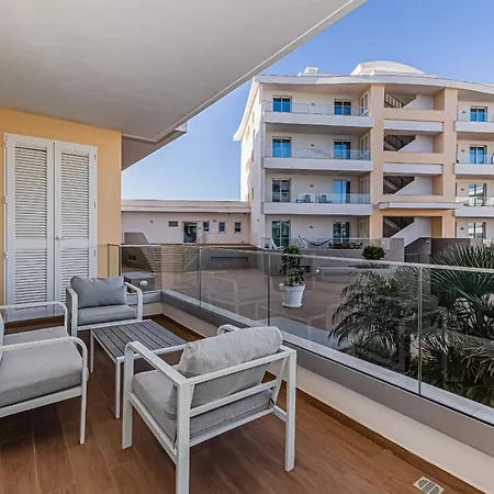 Adega Deluxe | Near Marina, Pool & Parking Lagos