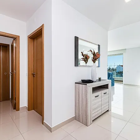 Adega Deluxe 2 Bed Pool And Gym