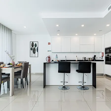 Adega Deluxe 2 Bed Pool And Gym Lagos