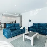 Adega Deluxe 2 Bed Pool And Gym *