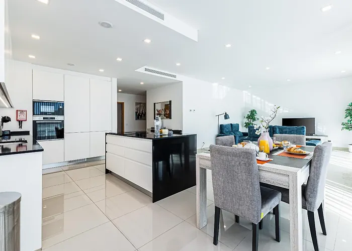 Adega Deluxe 2 Bed Pool And Gym Lagos