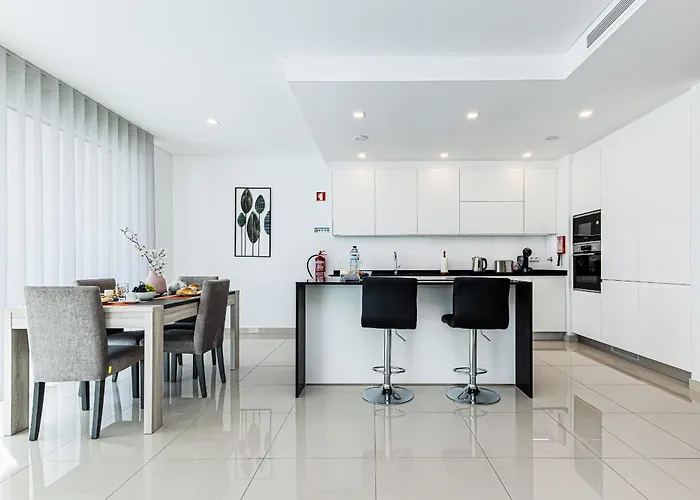 Adega Deluxe 2 Bed Pool And Gym Lagos